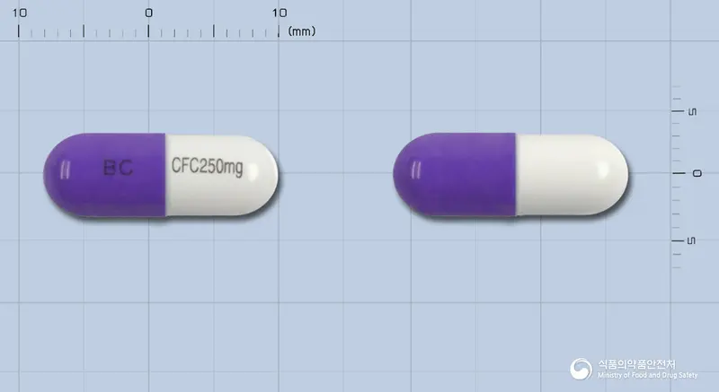 유니클러캡슐(세파클러수화물) 앞뒤 사진 (보라색 캡슐, 각인 BC CFC250mg)