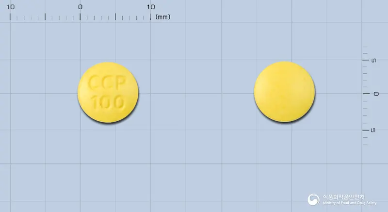 카세핀정100밀리그램(쿠에티아핀푸마르산염) 앞뒤 사진 (노란색 원형, 각인 CCP100)