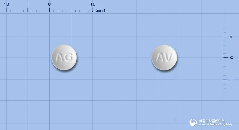 리포액틴정10밀리그램(아토르바스타틴칼슘삼수화물) 앞뒤 사진 (흰색 원형, 각인 AG / AV)