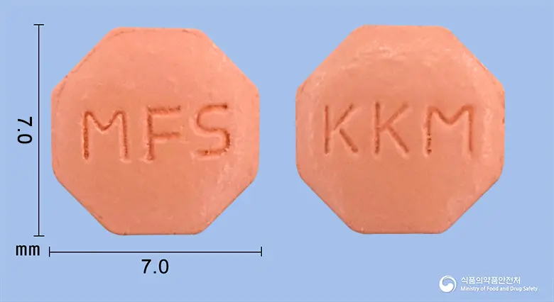 마이페시아정(피나스테리드) 앞뒤 사진 (분홍색 팔각형, 각인 MFS / KKM)