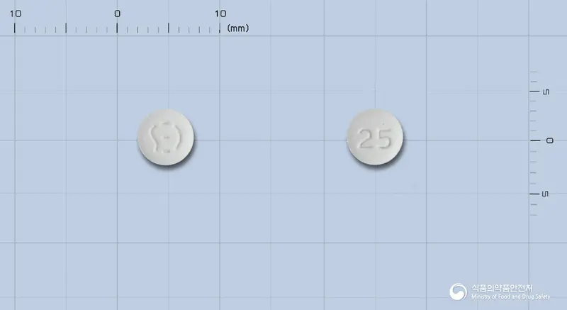 토파드정25밀리그램(토피라메이트) 앞뒤 사진 (흰색 원형, 각인 25)