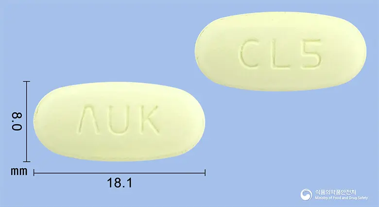 오스클정500mg(클래리트로마이신) 앞뒤 사진 (노란색 타원형, 각인 ΛUK / CL5)