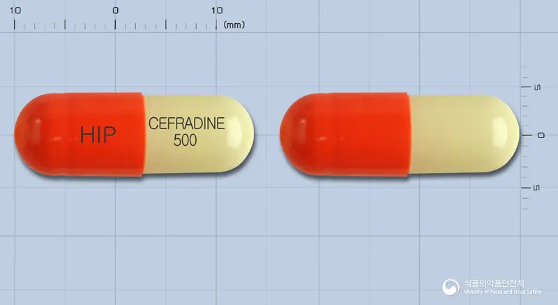 세라딘캡슐(세프라딘수화물) 앞뒤 사진 (주황색 캡슐, 각인 HIP CEFRADINE 500)