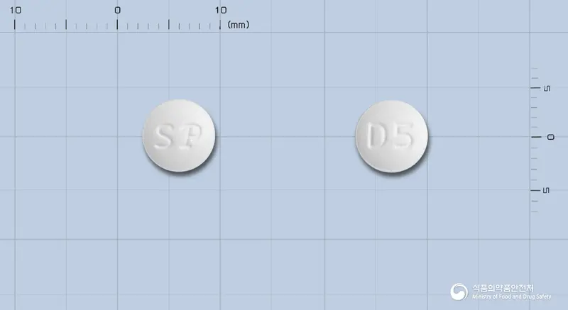 바로페질정5밀리그램(도네페질염산염수화물) 앞뒤 사진 (흰색 원형, 각인 D5)