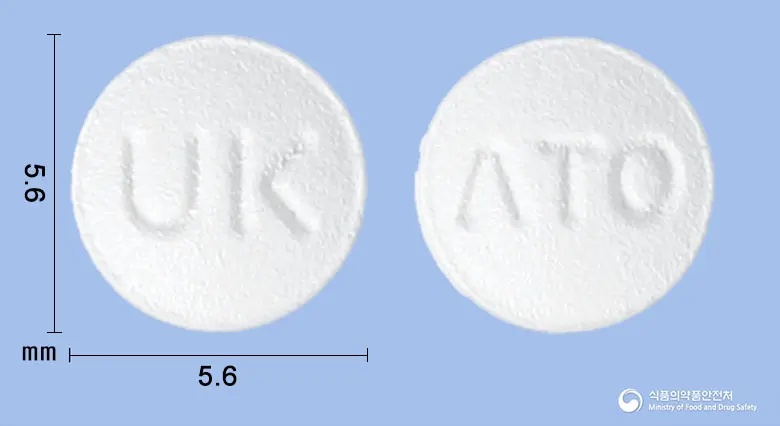 아토르반정10mg(아토르바스타틴칼슘삼수화물) 앞뒤 사진 (흰색 원형, 각인 UK / ΛTO)