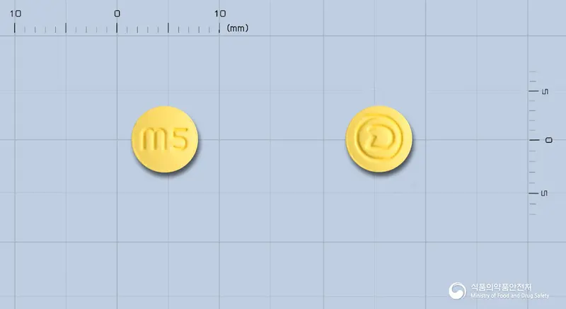 미라세트정5밀리그램(도네페질염산염수화물) 앞뒤 사진 (노란색 원형, 각인 m5)