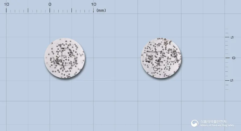 카타프로현탁정52.5밀리그램(아이비엽30%에탄올건조엑스(5~7.5→1))) 앞뒤 사진 (흰색 원형, 각인 52.5)