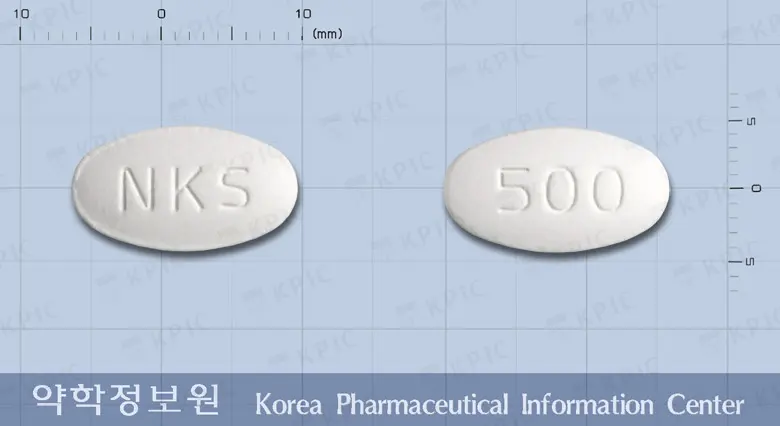 썰타실린정500밀리그람(아목시실린·설박탐피복실) 앞뒤 사진 (흰색 타원형, 각인 NKS / 500)
