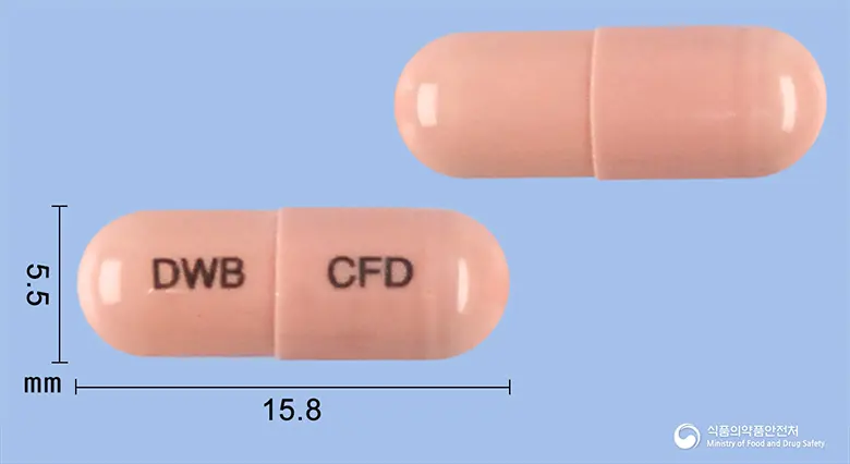 세프다나캡슐100밀리그램(세프디니르) 앞뒤 사진 (분홍색 캡슐, 각인 DWB CFD)