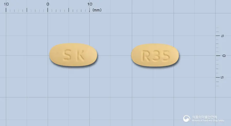 네오드론정35mg(리세드론산나트륨) 앞뒤 사진 (주황색 타원형, 각인 SK / R35)