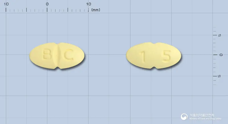엑시플러스정15/25mg 앞뒤 사진 (노란색 타원형, 각인 B C / 15)