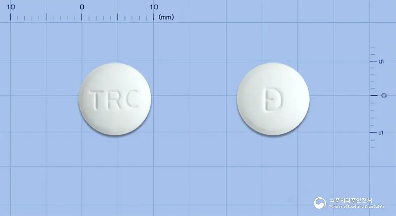트라콘정(이트라코나졸고체분산체) 앞뒤 사진 (흰색 원형, 각인 TRC)