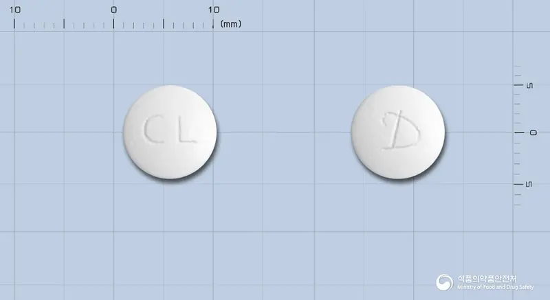 클릭펜신정(클로닉신리신) 앞뒤 사진 (흰색 원형, 각인 CL)