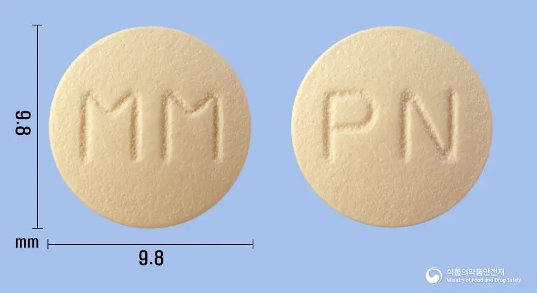 페릭신정(클로닉신리시네이트) 앞뒤 사진 (노란색 원형, 각인 MM / PN)