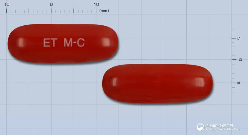 멜린-씨연질캡슐 앞뒤 사진 (빨간색 캡슐, 각인 ET M-C)