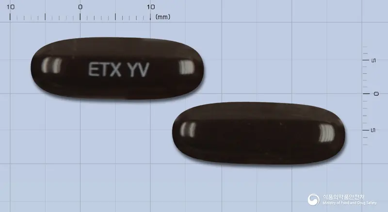 예스비타연질캡슐 앞뒤 사진 (갈색 캡슐, 각인 ETX YV)
