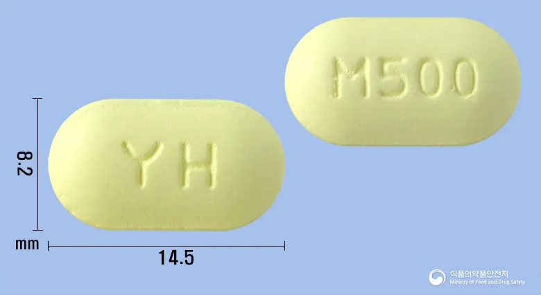 유한메트포르민서방정500mg(메트포르민염산염) 앞뒤 사진 (노란색 장방형, 각인 YH / M500)