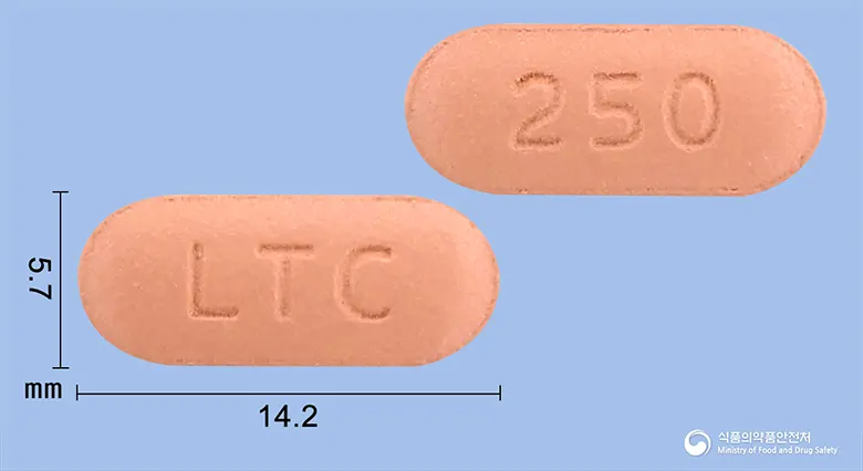 렉타신정250밀리그램(레보플록사신수화물) 앞뒤 사진 (분홍색 장방형, 각인 LTC / 250)