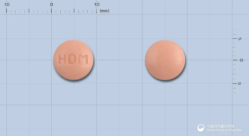 메노피아정 앞뒤 사진 (분홍색 원형, 각인 HDM)