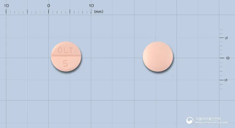 올로스틴정 5밀리그램 (올로파타딘염산염) 앞뒤 사진 (분홍색 원형, 각인 OLT 5)