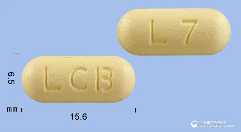 레바셋정(트라마돌염산염,아세트아미노펜) 앞뒤 사진 (노란색 장방형, 각인 LCB / L7)
