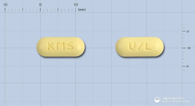 울트란정 앞뒤 사진 (노란색 장방형, 각인 KMS / U/L)
