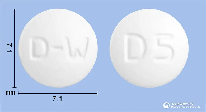 돈페질정5밀리그램(도네페질염산염일수화물) 앞뒤 사진 (흰색 원형, 각인 D-W / D5)
