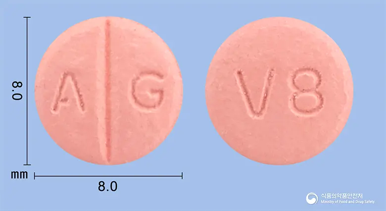 디큐반정80mg(발사르탄) 앞뒤 사진 (분홍색 원형, 각인 A G / V8)