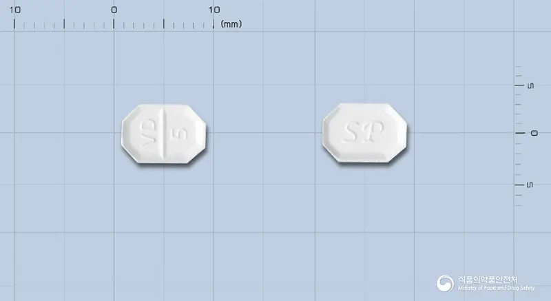 바로디핀정5밀리그램(암로디핀베실산염) 앞뒤 사진 (흰색 팔각형, 각인 VD 5)