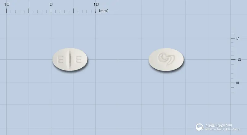 동광에스시탈로프람정10mg(에스시탈로프람옥살산염) 앞뒤 사진 (흰색 타원형, 각인 E E)