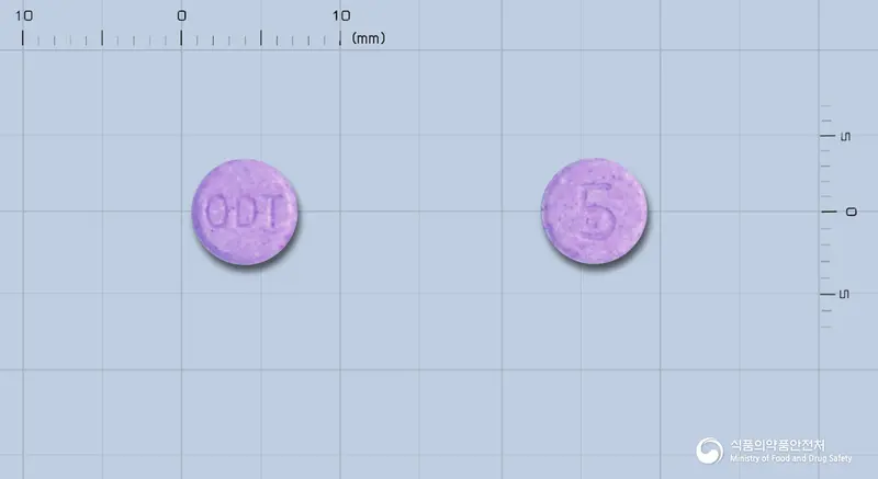 뉴로페질오디정5밀리그램(도네페질염산염일수화물) 앞뒤 사진 (보라색 원형, 각인 ODT / 5)