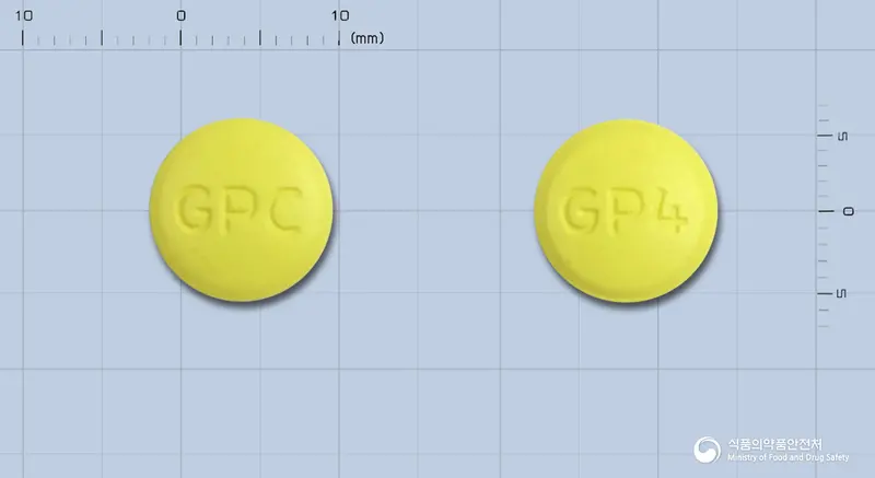 웰티스정(사위탕) 앞뒤 사진 (노란색 원형, 각인 GPC / GP4)
