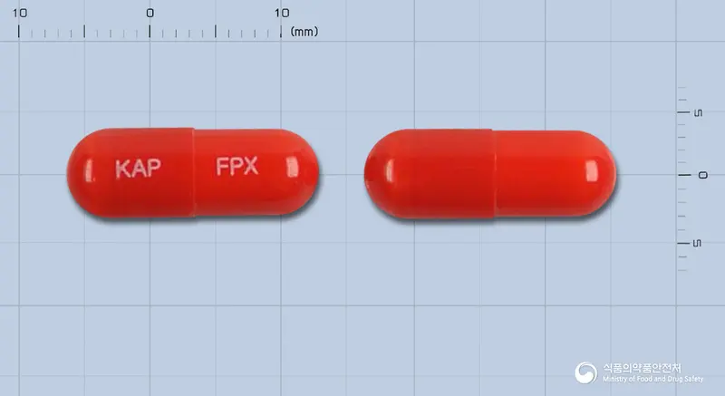 푸로딜캡슐(부플로메딜인산피리독살) 앞뒤 사진 (빨간색 캡슐, 각인 KAP FPX)