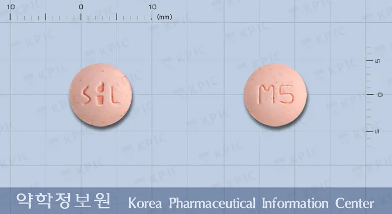 몬테루스츄정5mg(몬테루카스트나트륨) 앞뒤 사진 (분홍색 원형, 각인 M5)