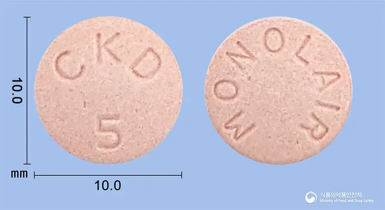 모놀레어츄정5밀리그램(몬테루카스트나트륨) 앞뒤 사진 (분홍색 원형, 각인 MONOLAIR / CKD 5)