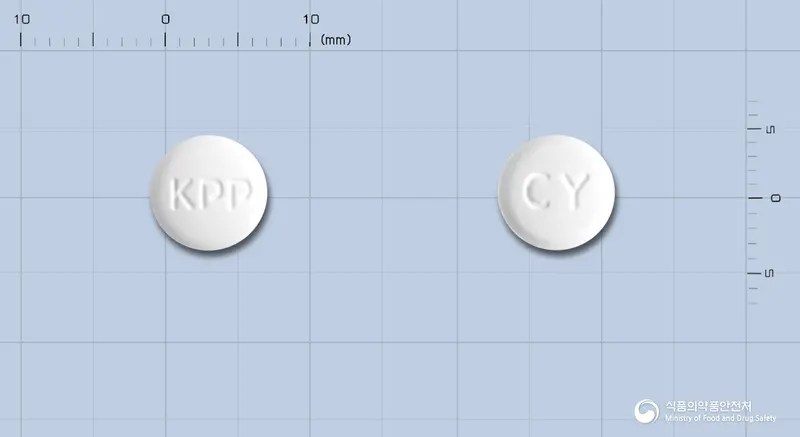 싸이로민정 앞뒤 사진 (흰색 원형, 각인 KPP / CY)