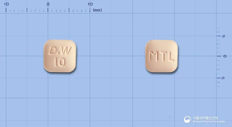 몬테락정10밀리그램(몬테루카스트나트륨) 앞뒤 사진 (분홍색 사각형, 각인 D.W10 / MTL)