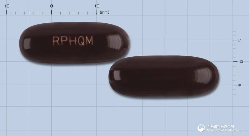헬스큐민연질캡슐 앞뒤 사진 (검은색 캡슐, 각인 RPHQM)