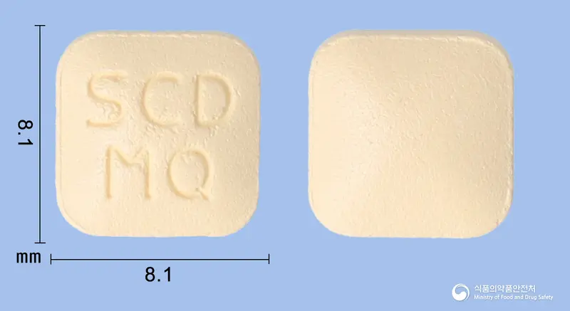 몬테큐정10mg(몬테루카스트나트륨) 앞뒤 사진 (분홍색 사각형, 각인 SCDMQ)