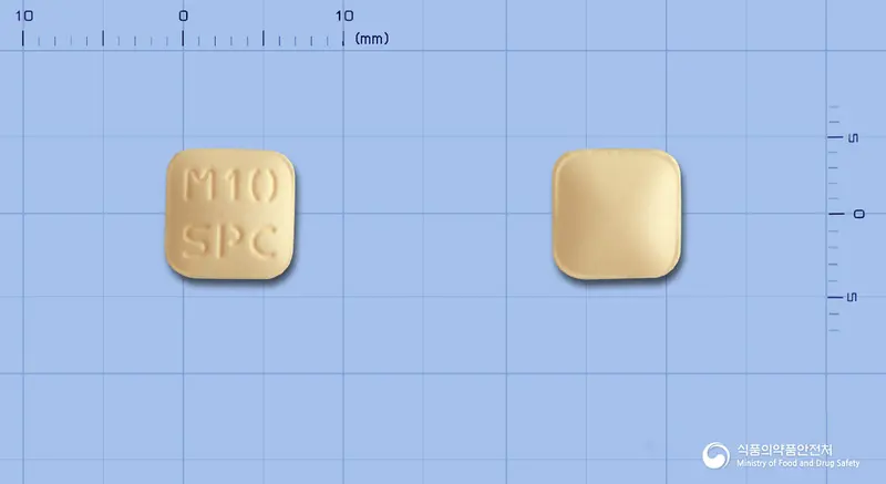 몬테정10밀리그램(몬테루카스트나트륨) 앞뒤 사진 (주황색 사각형, 각인 M10SPC)