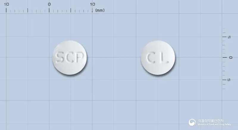 카페린정 앞뒤 사진 (흰색 원형, 각인 SCP / CL)