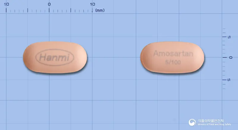 아모잘탄정5/100밀리그램 앞뒤 사진 (분홍색 타원형, 각인 Amosartan 5/100)