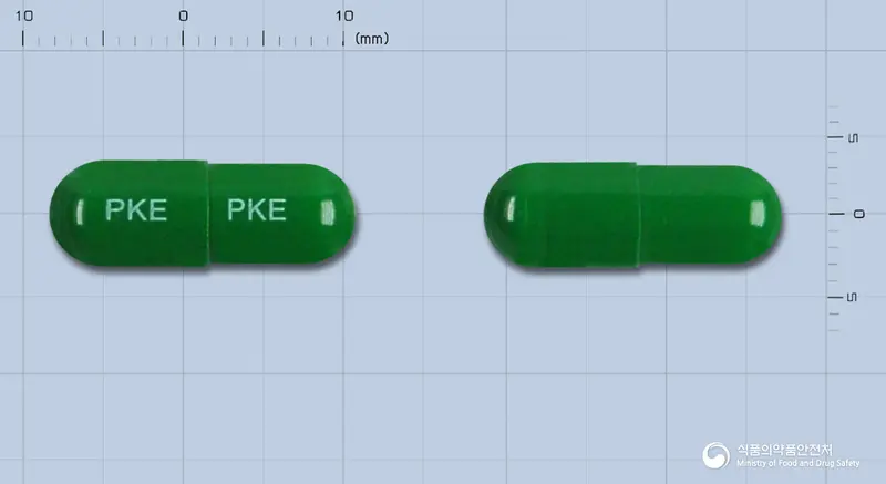 콜키에프캡슐 앞뒤 사진 (초록색 캡슐, 각인 PKE PKE)