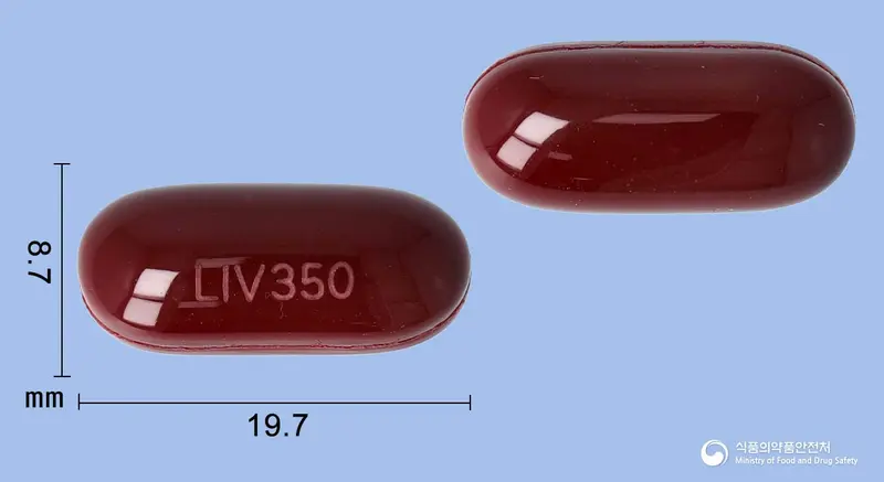 리버린350연질캡슐(밀크시슬열매건조엑스) 앞뒤 사진 (갈색 캡슐, 각인 LIV350)