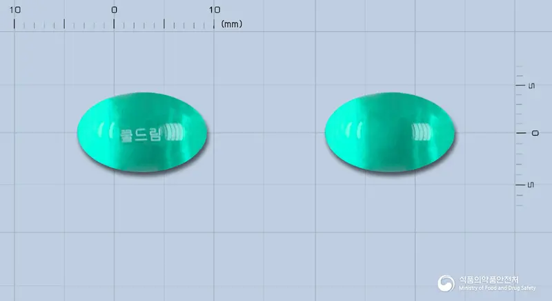 쿨드림연질캡슐(디펜히드라민염산염) 앞뒤 사진 (청록색·투명 캡슐, 각인 쿨드림)