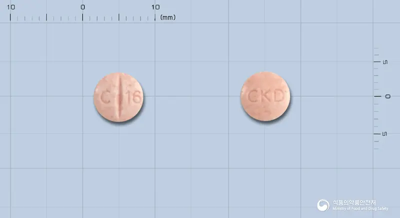 칸데모어정16밀리그램(칸데사르탄실렉세틸) 앞뒤 사진 (분홍색 원형, 각인 C 16 / CKD)