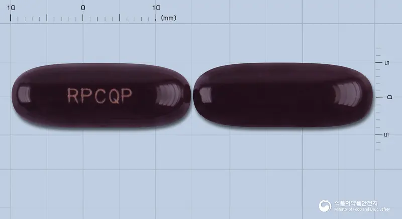 칼본큐포르테플러스 연질캡슐 앞뒤 사진 (갈색 캡슐, 각인 RPCQP)
