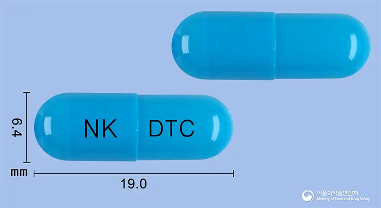 덴타칸캡슐 앞뒤 사진 (파란색 캡슐, 각인 NK DTC)