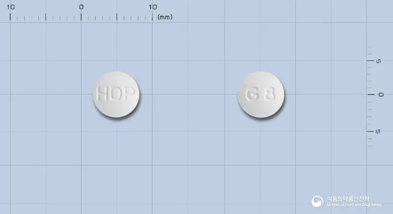 타미린서방정8밀리그램(갈란타민브롬화수소산염) 앞뒤 사진 (흰색 원형, 각인 HDP / G8)