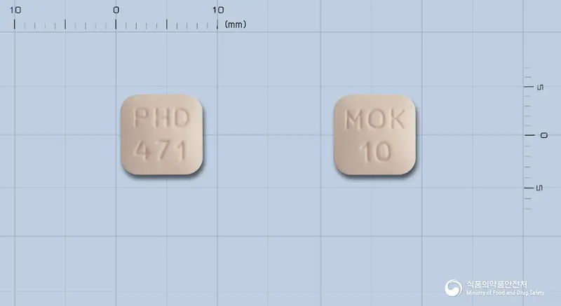 원스에어정10밀리그램(몬테루카스트나트륨) 앞뒤 사진 (주황색 사각형, 각인 PHD471 / MOK10)
